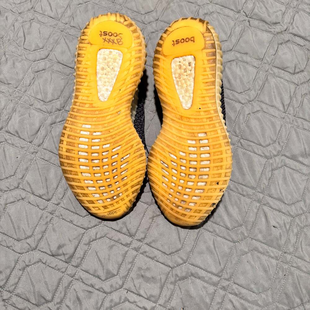 Adidas Yeezy Boost 350 V2 Carbon - Picture 5 of 6